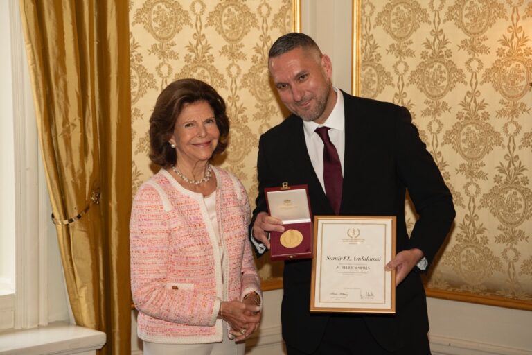 H.M. Drottningen delade ut SSMF:s Jubileumspris till professor Samir EL Andaloussi